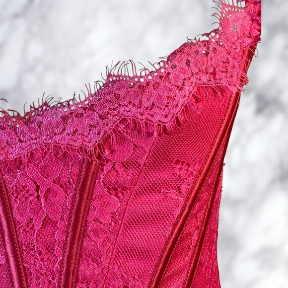 PrettyLittleThing Hot Pink Lace Detail Corset Bandeau Mini Dress - Picture 8 of 12